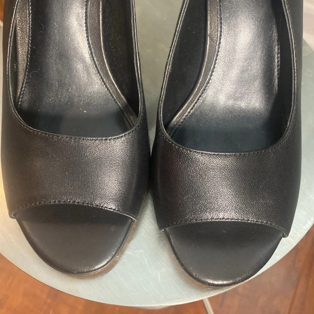 NWOT VINCE CAMUTO BLACK LEATHER SHOES
